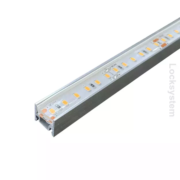 Liniowy moduł LED o ciepłej barwie światła w zestawie z profilem aluminiowym